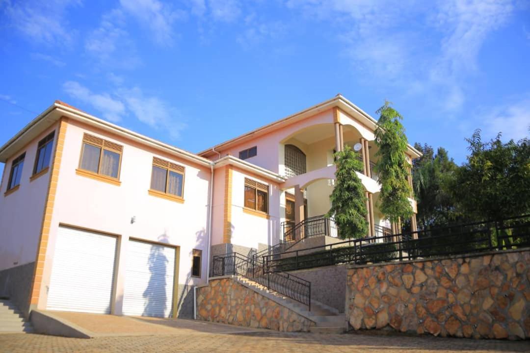 Precious Villas Lubowa ภายนอก รูปภาพ